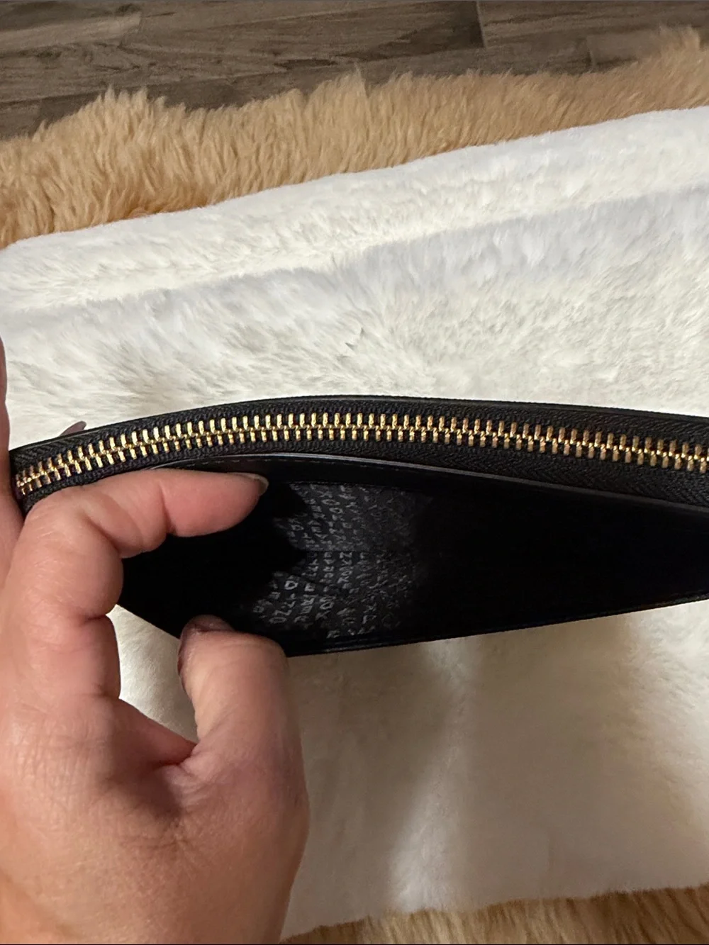 Kate Spade Black Saffiano Leather Zip Around LV Wallet Organizer Clutch